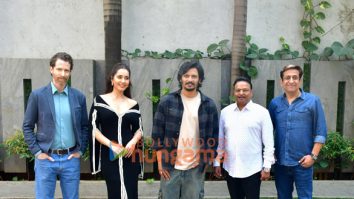 Photos: Raashii Khanna, Jiiva and others snapped at Aghathiyaa press conference