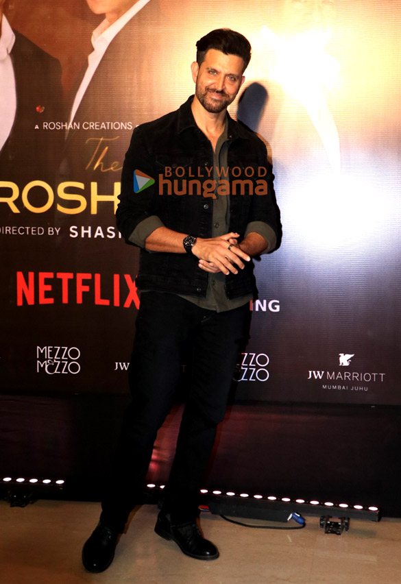 photos rakesh roshan hrithik roshan neetu singh ayesha jhulka ameesha patel mahima choudhary and others snapped at the celebration of netflixs the roshans documentary 8