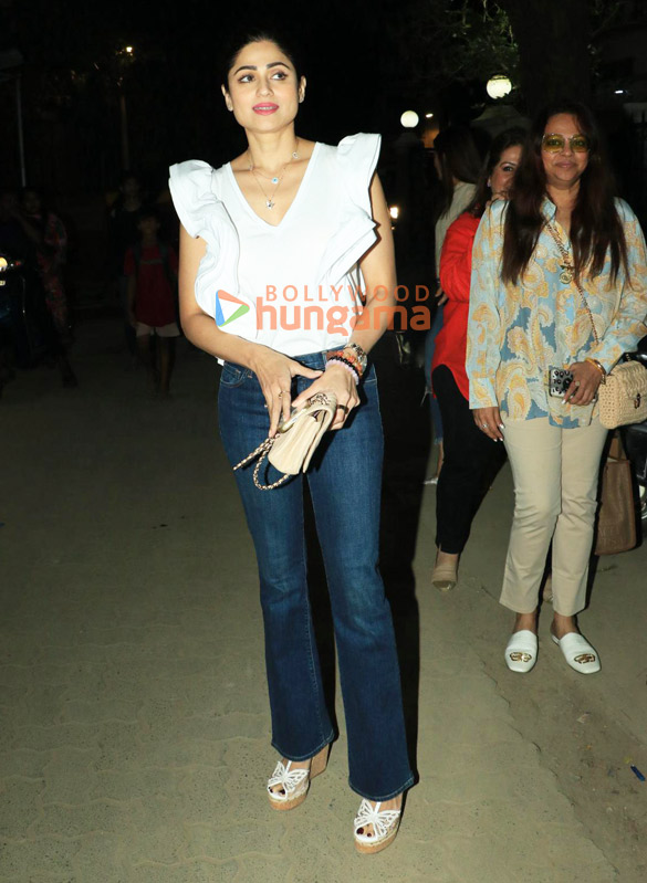 photos shamita shetty snapped with her friends in bandra 2