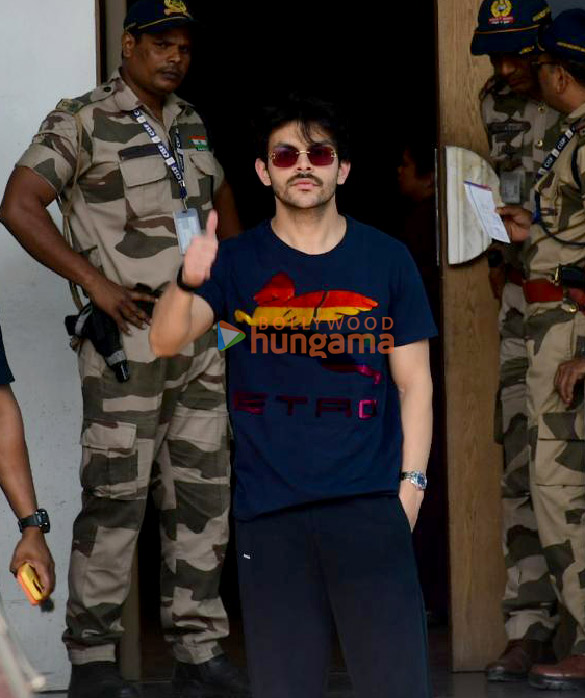photos veer pahariya snapped at kalina airport 1