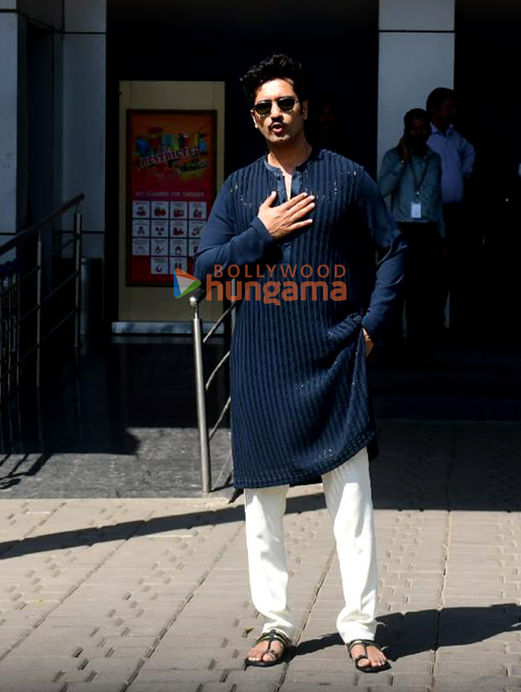 photos vicky kaushal rashmika mandanna dinesh vijan and laxman utekar snapped at kalina airport 4