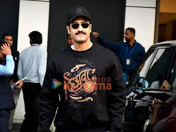 Photos: Vicky Kaushal and Rashmika Mandanna snapped at Kalina airport Photos: Vicky Kaushal and Rashmika Mandanna snapped at Kalina airport