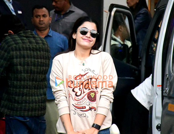 photos vicky kaushal and rashmika mandanna snapped at kalina airport 2
