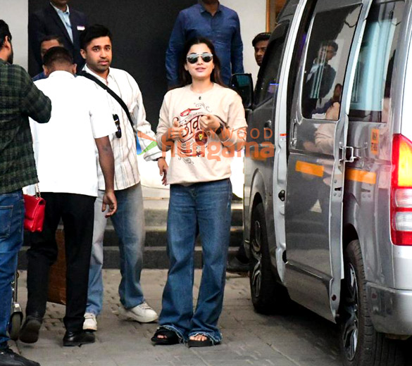 photos vicky kaushal and rashmika mandanna snapped at kalina airport 4