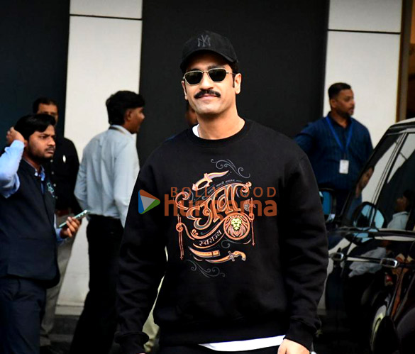 photos vicky kaushal and rashmika mandanna snapped at kalina airport 5