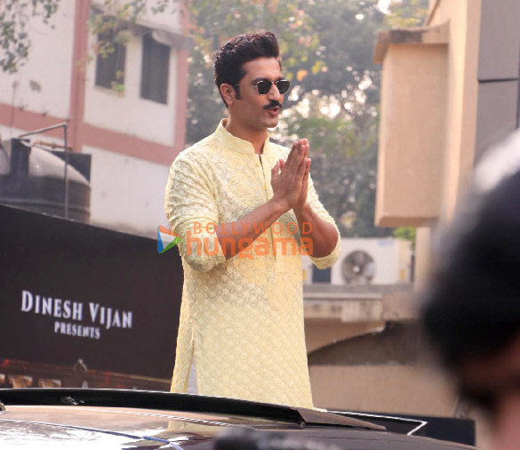 photos vicky kaushal and rashmika mandanna snapped promoting chhaava outside chitra cinemas dadar 5