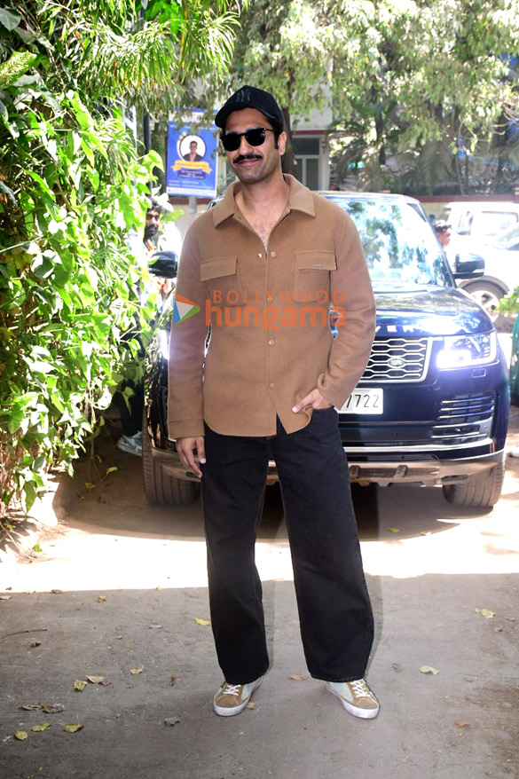photos vicky kaushal snapped outside krome studio in bandra 1