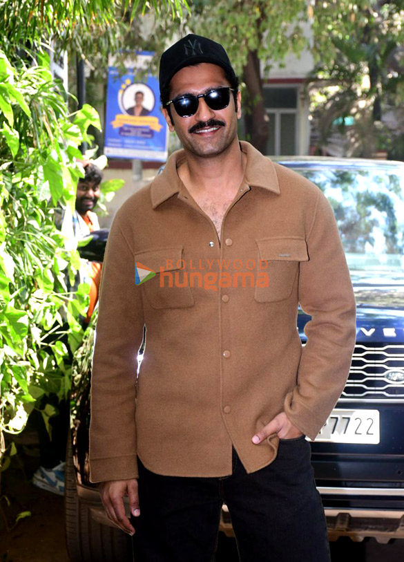 Photos: Vicky Kaushal snapped outside Krome Studio in Bandra Photos: Vicky Kaushal snapped outside Krome Studio in Bandra