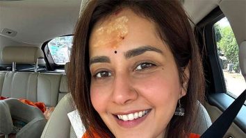 Raashii Khanna seeks blessings at Srisailam temple ahead of Holi festivities