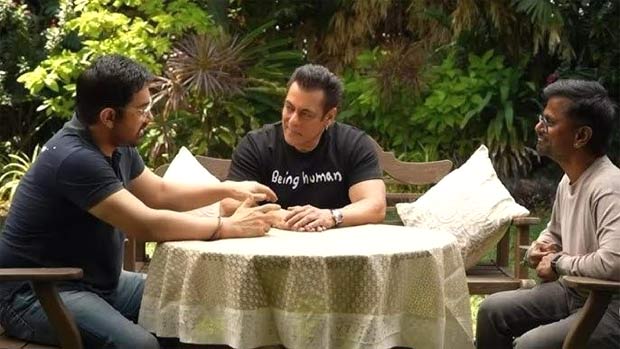 A.R. Murugadoss caught in a fun dilemma: Who’s the better dancer - Salman Khan or Aamir Khan?; watch