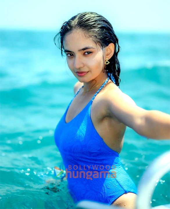 anushka sen 4 17