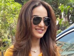 Jasmin Bhasin shining in a turmeric yellow shirt