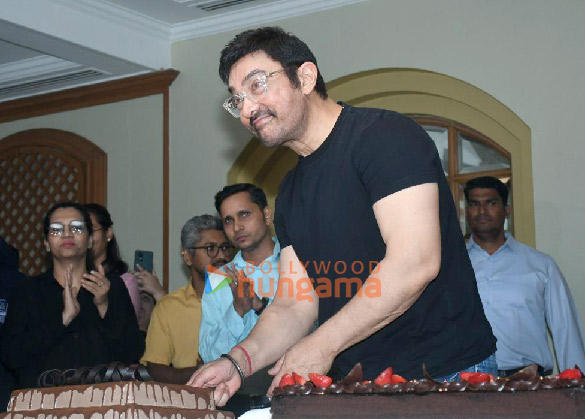 photos aamir khan celebrates his 60th birthday with media 5