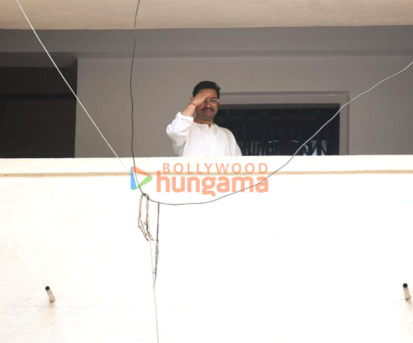 photos aamir khan snapped outside bandra residence 2