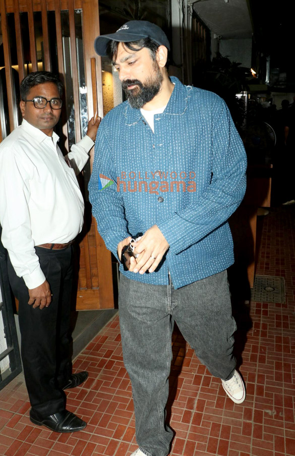 photos anil kapoor rhea kapoor and karan boolani snapped at izumi in bandra 5