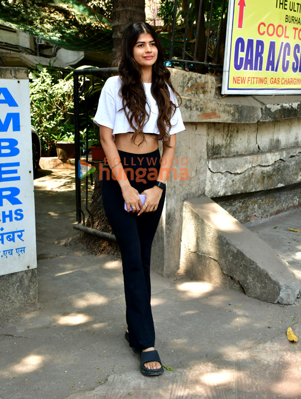 photos anjini dhawan snapped in juhu 4 2