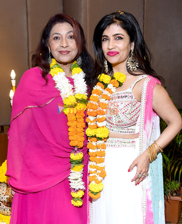 photos aoora shibani kashyap nikita rawal shweta khanduri hansa singh and others were snapped at the phoolo wali holi celebrations 19