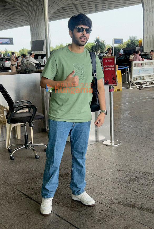 photos bobby deol siddhant chaturvedi neelam kothari and others snapped at the airport 4