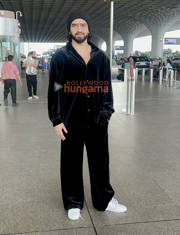 photos bobby deol siddhant chaturvedi neelam kothari and others snapped at the airport 5