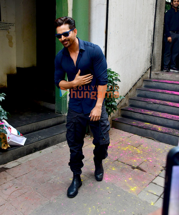 photos harshvardhan rane and sonam bajwa snapped in juhu 2