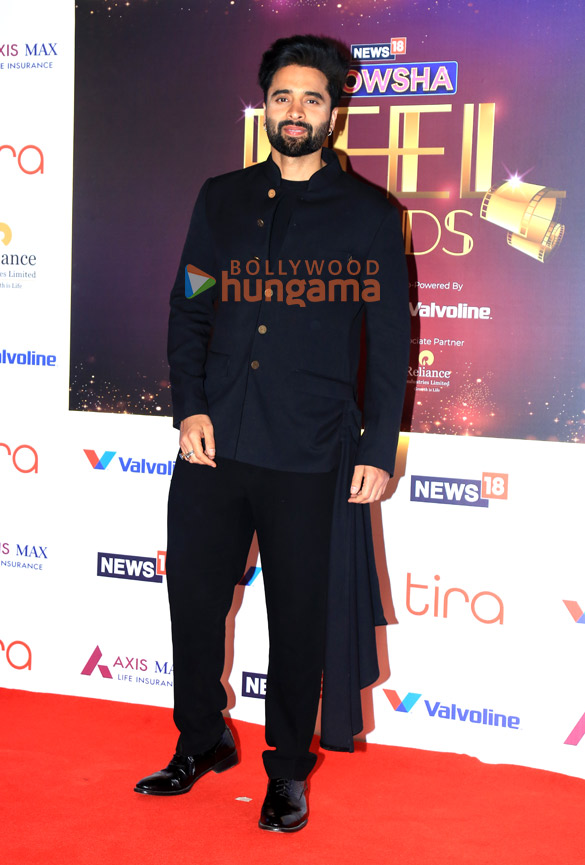 photos janhvi kapoor raveena tandon rajkummar rao varun dhawan and others grace the red carpet of news18 showsha reel awards 2025 16