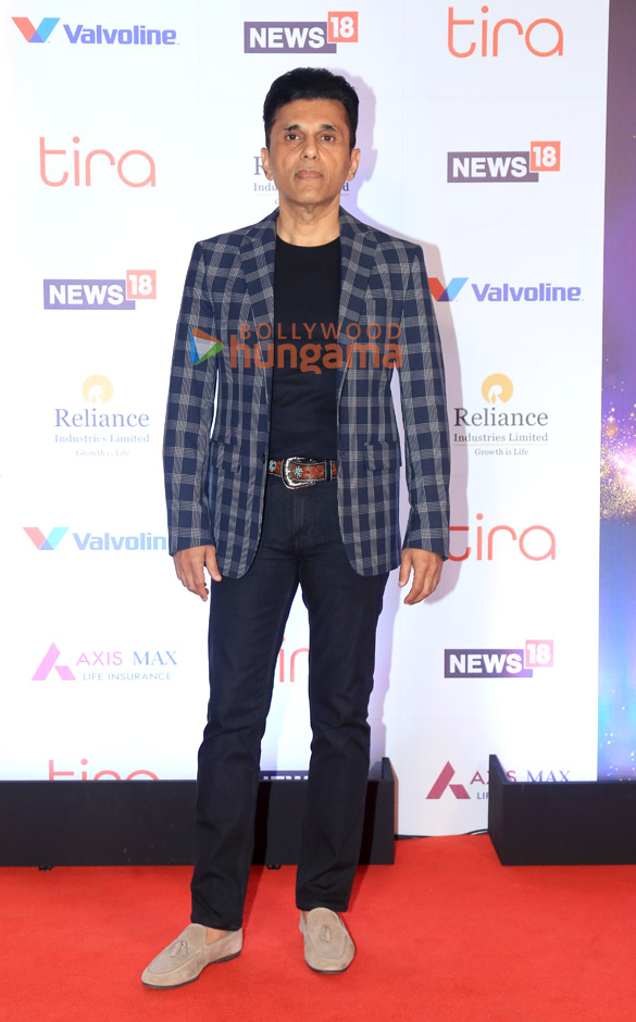photos janhvi kapoor raveena tandon rajkummar rao varun dhawan and others grace the red carpet of news18 showsha reel awards 2025 24