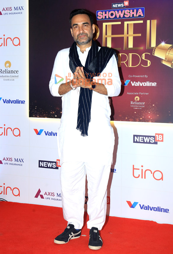 photos janhvi kapoor raveena tandon rajkummar rao varun dhawan and others grace the red carpet of news18 showsha reel awards 2025 40