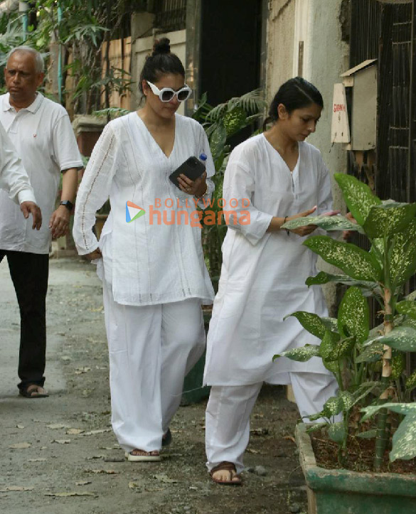 Photos: Kajol, Tanishaa Mukerji, Alia Bhatt, Karan Johar and others attend the funeral of Deb Mukherjee