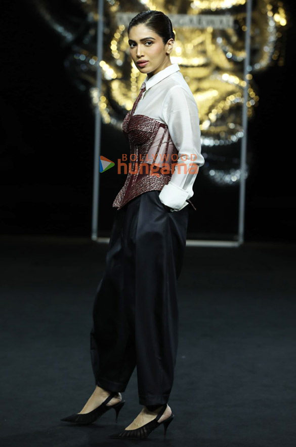 photos malaika arora shilpa shetty avantika dasani hansika motwani and others grace the lakme fashion week 2025 10512 8