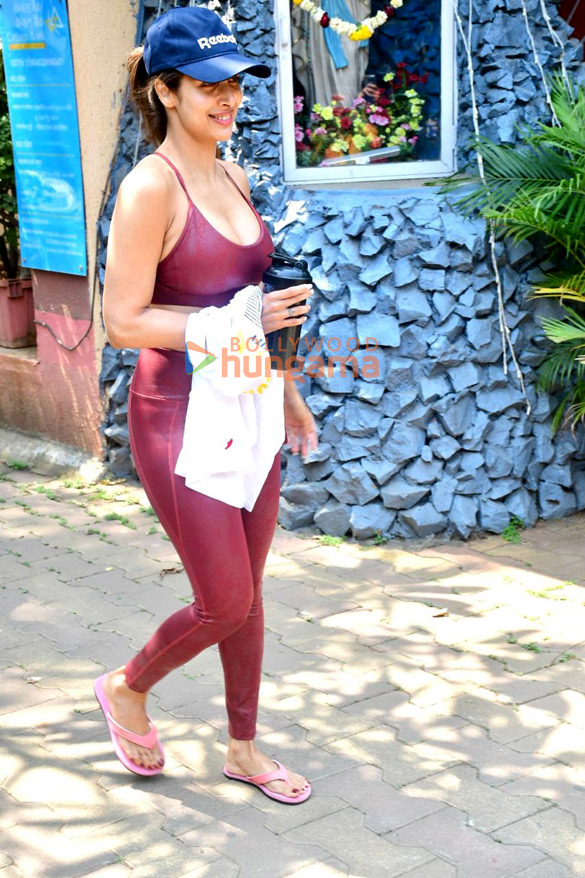 Photos: Malaika Arora snapped outside Diva Yoga in Bandra Photos: Malaika Arora snapped outside Diva Yoga in Bandra