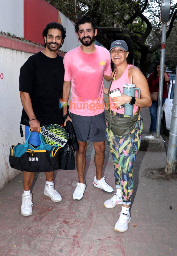 Photos: Neha Dhupia, Angad Bedi and Gaurav Kapur snapped in Khar Photos: Neha Dhupia, Angad Bedi and Gaurav Kapur snapped in Khar
