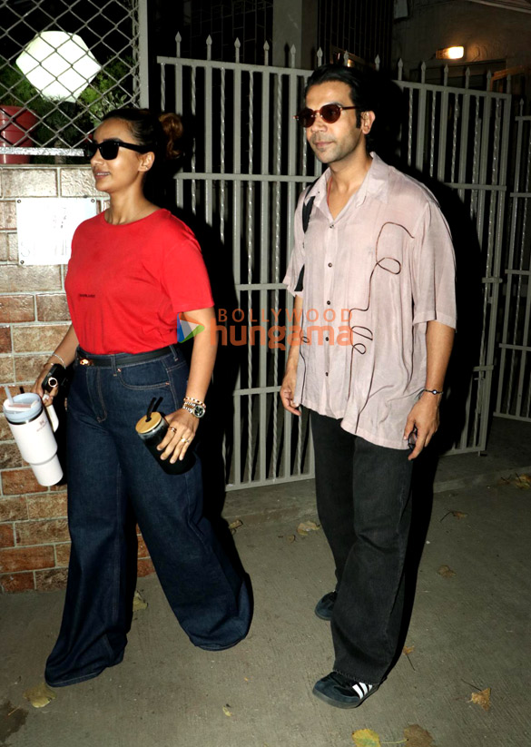 photos rajkummar rao and patralekha snapped in bandra 6