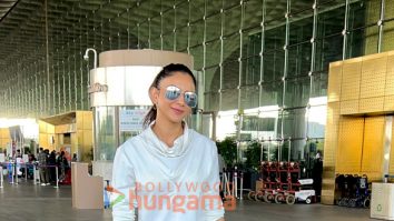 Photos: Rakul Preet Singh and Esha Deol snapped at the airport