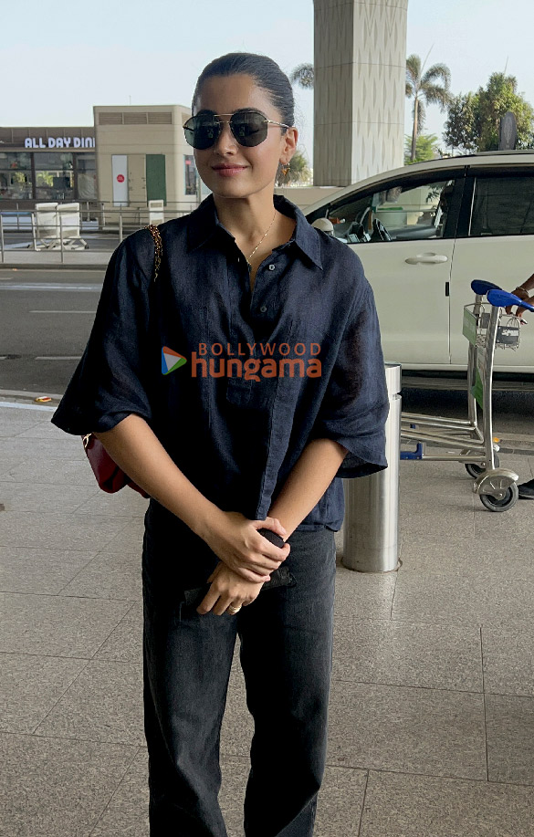 photos rani mukerji and rashmika mandanna snapped at the airport 2