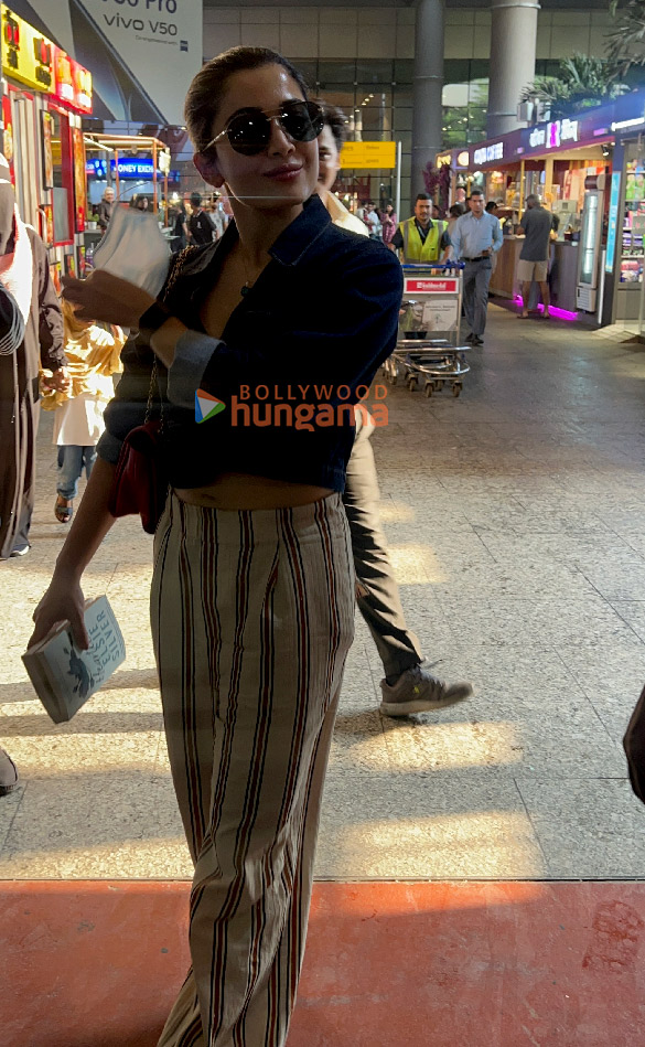 Photos: Rashmika Mandanna, Bobby Deol, Esha Deol and Anupam Kher snapped at the airport Photos: Rashmika Mandanna, Bobby Deol, Esha Deol and Anupam Kher snapped at the airport