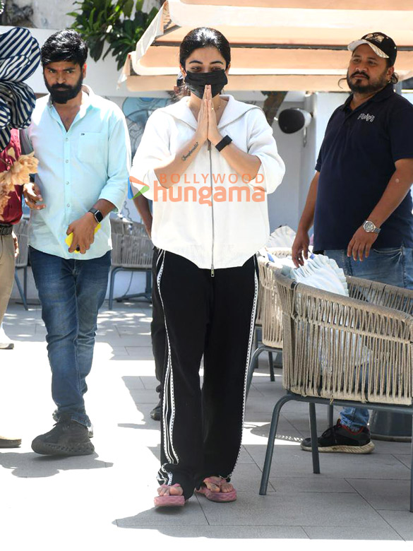 photos rashmika mandanna snapped outside a cafe in bandra 6