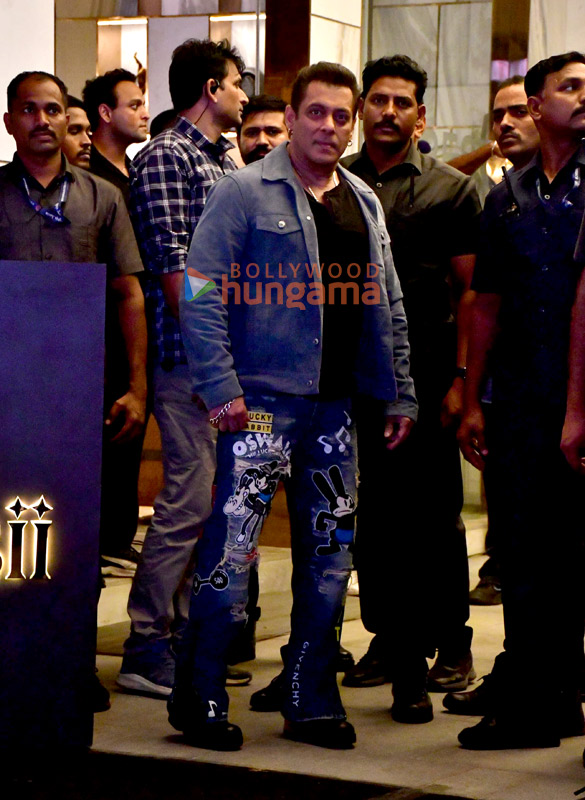 photos salman khan arbaaz khan zaheer iqbal sonakshi sinha and others attend salman khans eid party 11