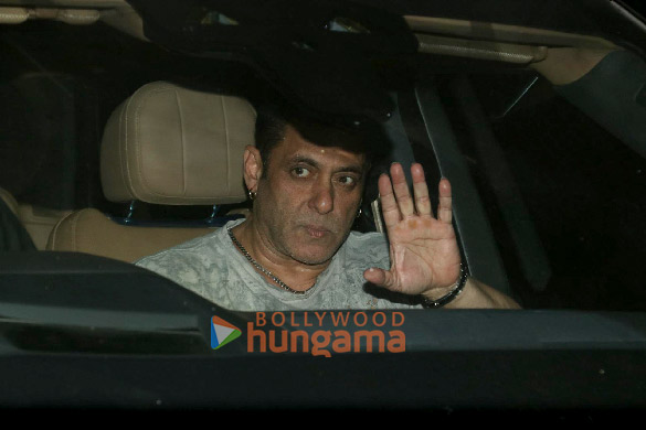 photos salman khan snapped in bandra 4