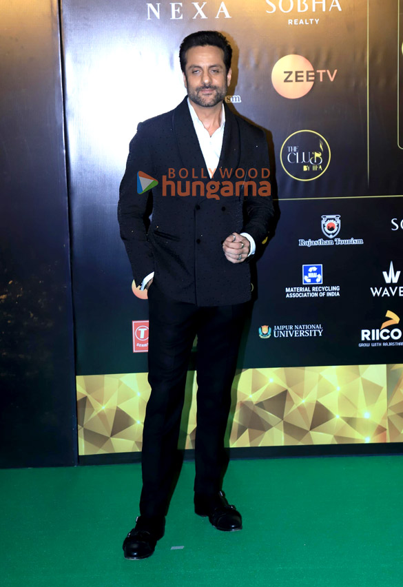 photos shah rukh khan katrina kaif kareena kapoor khan kriti sanon and others grace the red carpet on day 2 of the iifa awards 2025 15