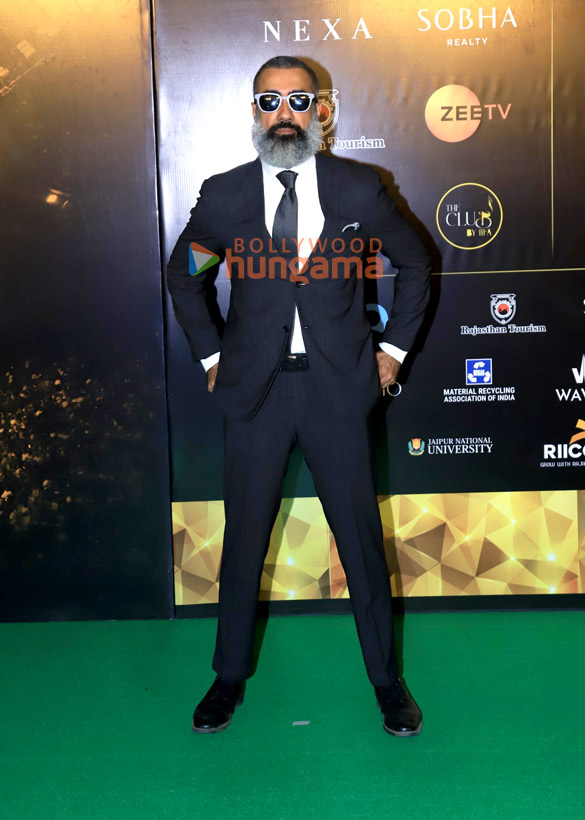 photos shah rukh khan katrina kaif kareena kapoor khan kriti sanon and others grace the red carpet on day 2 of the iifa awards 2025 20
