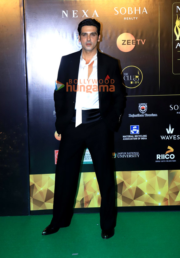 photos shah rukh khan katrina kaif kareena kapoor khan kriti sanon and others grace the red carpet on day 2 of the iifa awards 2025 23