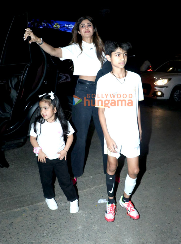 Photos: Shilpa Shetty snapped with her kids at Hakkasan in Bandra Photos: Shilpa Shetty snapped with her kids at Hakkasan in Bandra
