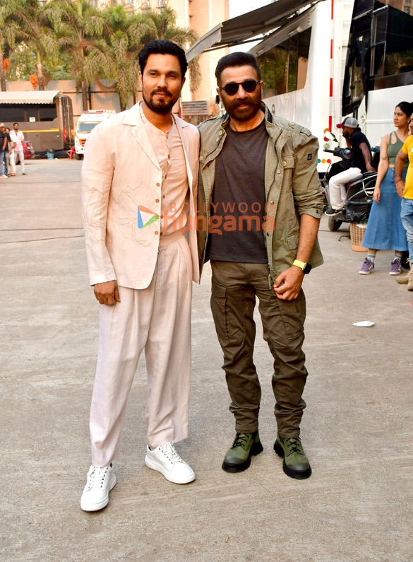 Photos: Sunny Deol, Randeep Hooda and Vineet Kumar Singh snapped promoting Jatt on the sets of Indian Idol