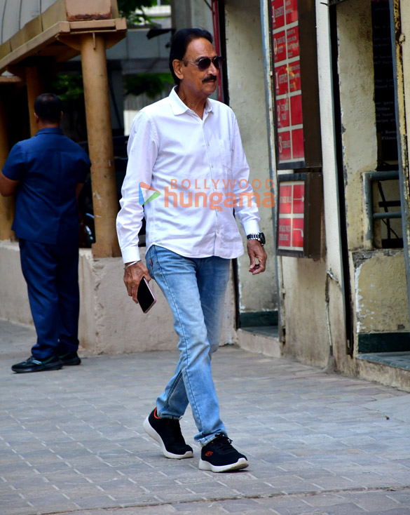 photos vicky kaushal ayan mukerji others snapped at deb mukherjees prayer meet 12