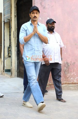 Photos: Vicky Kaushal, Ayan Mukerji others snapped at Deb Mukherjee’s prayer meet