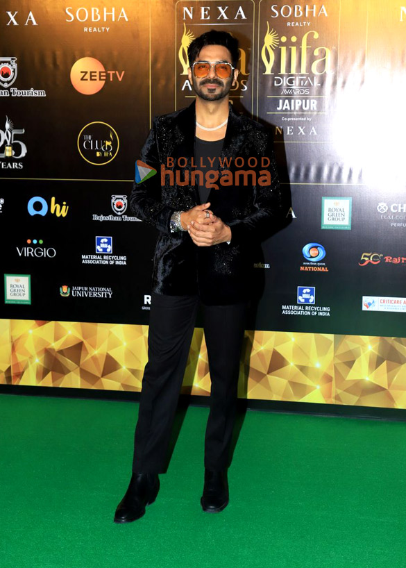 photos vijay varma aparshakti khurana abhishek banerjee and others grace the green carpet of iifa awards 2025 2