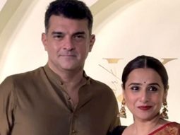 Vidya Balan looking gorgeous in a saree as she poses with husband Siddharth Roy Kapur