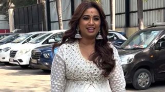 What a beauty! Shreya Ghoshal on the sets of Indian Idol