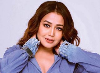 Neha Kakkar breaks down on stage after keeping fans waiting for 3 hours