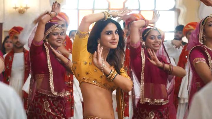 Angreji Rangrasiya | Abir Gulaal | Fawad Khan, Vaani Kapoor, Amit Trivedi Angreji Rangrasiya | Abir Gulaal | Fawad Khan, Vaani Kapoor, Amit Trivedi